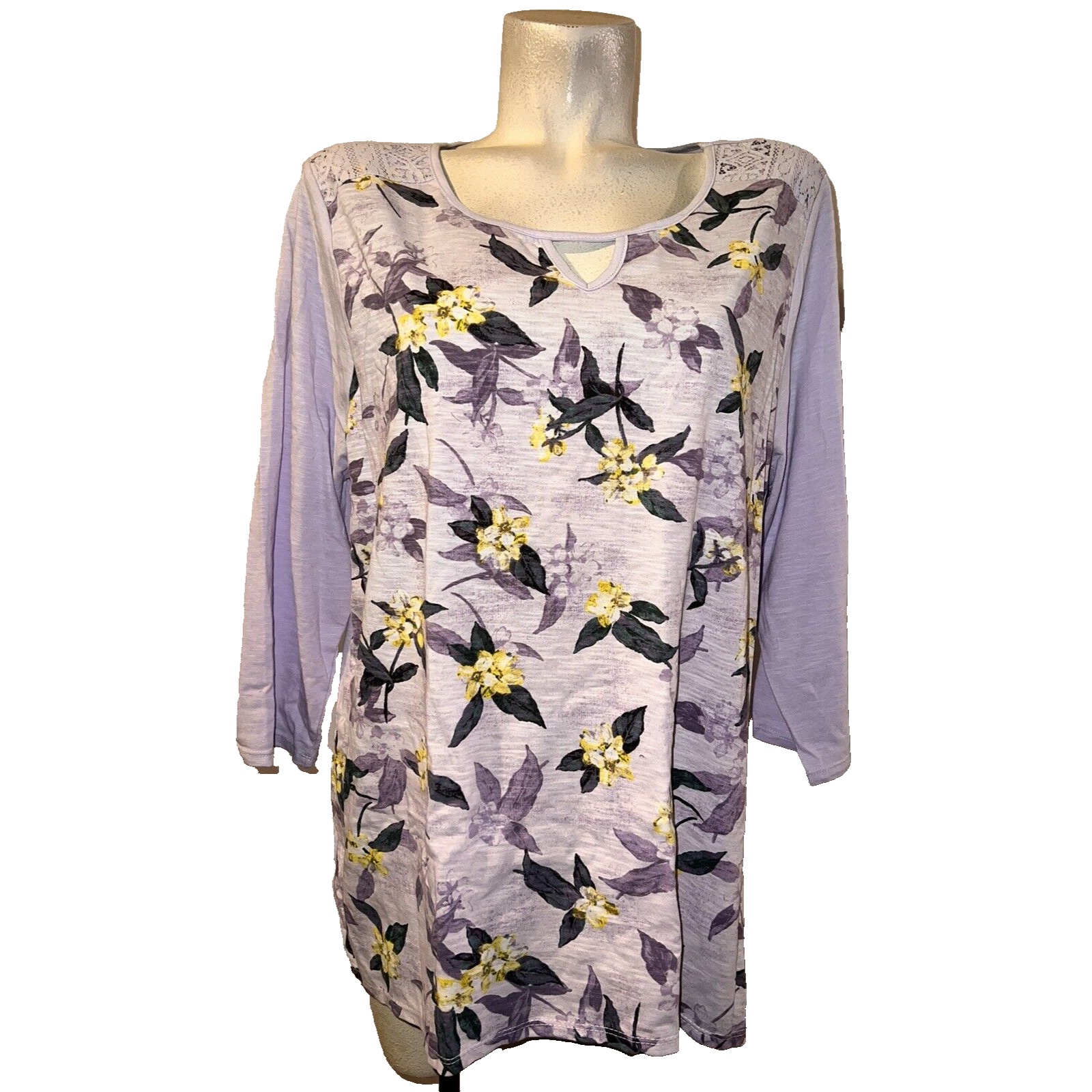 Retrology Elegant Jasmine Lavender Floral Lace Keyhole Top Plus Size 1x New